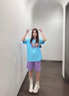 Andrea Martin Tray Bread Tee Blue Material: 100% Cotton Size Chart Chest Shoulder Length S 113 CM 49 CM 71 CM M 117 CM 50 CM 73 CM L 121 CM 51 CM 75 CM Casual Blue Tops For Streetwear, Casual Blue Shirt With Letter Print, Oversized Casual Blue Tops, Casual Oversized Blue Tops, Oversized Light Blue Casual Top, Casual Oversized Light Blue Top, Casual Light Blue Oversized Top, Andrea Martin, Shoulder Length