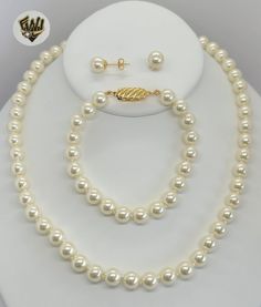 White Mallorca Pearls Set. Necklace Measure: 18" Earrings Measure: 8mm Bracelet measure: 7.5" Pearls Measure: 8mm *Note* BGF=Brazilian Gold FilledBGO=Brazilian Gold Overlay Brazilian Gold, Gold Overlay, Set Necklace, Pearl Set, Laminate, Gold Filled, Pearl Necklace, 18k Gold, Bracelet