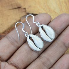 Cowrie shell 925 Sterling Silver Gemstone 1 PAIR Hook Earring ~ Handmade Jewelry ~ Designer Earring ~ Gift For Christmas Length:- 3.5 Centimeter Width- 1.3 Centimeter weight- 5.3 Gram The Earring is stamped 925. Delivery-  Delivery ( IMPORTANT PLEASE READ)  Our Aim is to dispatch the parcel in 1 business working day.  FOR UK DELIVERY -  Standard Shipping £3.20- 1st class Non Tracked (1-2 business days)  Tracked 1st Class £4.50   - 1st class Tracked (1-2 business days) (Suggested)  Next Day 1 PM guaranteed £10 - Next business day delivery before 1 PM if ordered before 2:30 PM  FOR EUROPIAN UNION-  International Tracked and signed £9.50 - ( 1-2 weeks delivery time )  FOR UNITED STATES - International Standard £4.50 - Cost friendly Non-trackable service ( 2-4 weeks delivery time ) (Ideal opti Handmade Silver Round Shell, Sterling Silver Shell As Gift, Handmade Silver Shell-shaped Earrings, Handmade Silver Shell Earrings, Handmade Silver Shell Drop Earrings, Handmade Silver Dangle Shell, Adjustable Silver Shell-shaped Earrings, Handmade Silver Shell As A Gift, Silver Dangle Shell Earrings For Gift