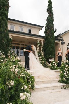 Château Du Soleil’s timeless beauty perfectly complements Tammy Hembrow’s bold and stunning bridal style.

Photo by @jackhenryphoto

#WeddedWonderland #RealWedding #TammyHembrowWedding #InfluencerMarriage #WeddingInspo #WeddingFashion