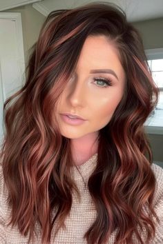 Highlighted Red Brown Hair, Rose Gold Copper Hair Brunette, Dark Brown Rose Gold Hair, Rose Brown Hair Color Dark, Unique Highlights Brunettes, Dark Hair With Rose Gold Highlights, Shadow Root Brown To Red, Fall Hair With Red Highlights, Burgundy Highlights On Light Brown Hair