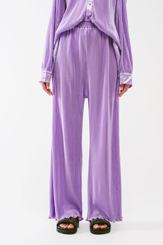 Q2 Satin Pleated Wide Leg Pants in lilac Pleated Wide Leg Pants, Perfect Fall Outfit, Glamorous Style, Pants Fit, Trouser Pants Women, Pantalon Large, Wardrobe Inspiration, Casual Blouse, Fall Wardrobe