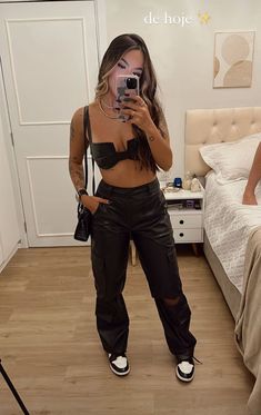 Look festa trap: Dicas de como aderir a moda trap Summer Rap Concert Outfit, Aventura Bachata Concert Outfit, Rap Concert Outfit Ideas, Rap Concert Outfit, Drake Clothing, Rap Concert, Bar Outfits, Concert Outfit Summer, Outfits Rave