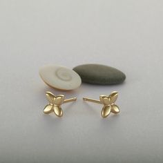 These are flower stud earrings, handmade of yellow 14k solid gold.  Their finish is shiny, and they are comfortable to wear. Small and dainty, these unique gold studs are perfect for everyday's wear.  Great as a gift as they can be enjoyed at any age and outfit. 14k solid gold ear backs are included. Size of the earrings is 5.3 x 5.8 mm = approx. 0.2 x 0.22 inch * The earrings will be packed in a gift box ready to give as a gift, and shipped via Express mail service which usually takes 4-6 busin Real Gold Earrings, Unique Stud Earrings, Stud Earrings Unique, Studs Gold, Flower Stud Earrings, Gold Stud Earrings, Small Earrings Studs, Flower Stud, Stud Earrings For Women