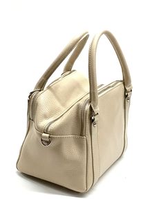 "Marika" handbag in genuine leather 100% Made in Italy – Basilary Versatile Cream Leather Shoulder Bag, Versatile Cream Leather Bag, Luxury Handheld Satchel With Zipper Closure, Modern Handheld Leather Box Bag, Beige Tote Box Bag With Zipper, Beige Tote Box Bag With Zipper Closure, Versatile Beige Leather Satchel, Cream Leather Office Bags, Cream Leather Top Handle Box Bag