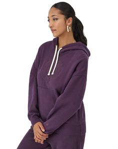 THE ONE WITH THE VINTAGE DETAIL This loose-fit hoodie for women provides comfort, while the ribbed cuffs and waistband lock in warmth. With a front kanga pocket for convenience, this hoodie is designed to reduce shrinkage and pilling for long-lasting wear. The standout graphic on the chest features the "Champion Made Goods" emblem, adding a vintage-inspired touch, and the iconic 'C' patch on the left wrist completes the look. Whether you're lounging, working out, or on the go, this hoodie delive Hoodie For Women, Rock On, Workout Hoodie, Made Goods, The Vintage, Working Out, The Go, Hoodies Womens, Vintage Inspired