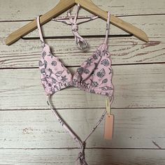 Brand New With Tags Chloe Rose Bikini Top Tie Neck Tie Back Scalloped Edges Pink With White Seahshell Print Ruched Bottom Size: Medium Color: Pink/White Navy Blue Bikinis, Chloe Rose, Triangle Swimsuit, Pink Swimsuit, Swimsuits High Waisted, Blue Swimsuit, Bralette Tops, Scalloped Edges, Tie Neck