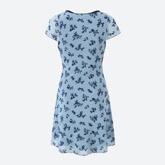 Embrace the charm of cottagecore with this dress. The delicate floral print and flattering V-neckline create a timeless look, perfect for casual outings or picnics. Made from lightweight fabric, it ensures comfort while the fitted silhouette enhances your figure. Pair with sandals or sneakers for an effortlessly chic style that captures the essence of nature and simplicity. Cottagecore aesthetic Floral pattern Bow detail on chest Lined V neck Short sleeve Polyester Estilo Cottagecore, Aesthetic Floral Pattern, Egirl Fashion, Crop Pullover, Aesthetic Floral, Denim Hoodie, Jogger Pants Casual, Y2k Aesthetic Outfits, Bubble Skirt