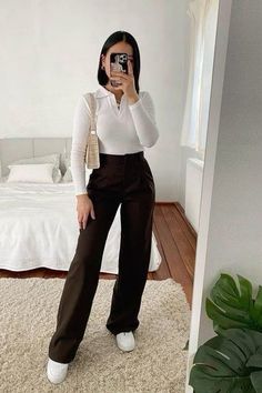 Semi Casual Outfit, Chique Outfit, Mode Zara, Office Casual Outfit, Casual College Outfits, Chique Outfits, Business Outfits Women, Stylish Work Attire, Business Casual Outfits For Work