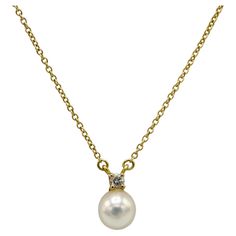 Tiffany & Co. Signature Pearl & Natural Diamond Pendant Drop Necklace 18K Yellow Gold Metal: 18k yellow gold Weight: 2.3 grams Pearl: 6.5mm Diamond: 0.5 CT round F VS natural diamond Chain: 16 inches Signed: Tiffany & Co. 750 Retail: $1,050 USD Single Pearl Necklace Tiffany & Co., Diamond Drop Necklace, Necklace With Pearls, Tiffany Diamond, Tiffany Necklace, Gold For Sale, Drop Pendant Necklace, Diamond Chain, Modern Necklaces