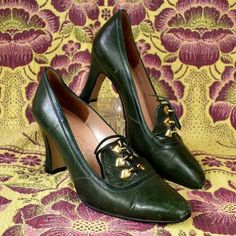 1960s Dark Green Leather Lace-up Loafer Heels w/ Gold Heart Hardware Details / Women's 7 or 7.5 Narrow Vintage Heels For Office In Fall, Vintage Lace-up Office Heels, Vintage Lace-up Heels For Office, Vintage Lace-up Fall Heels, Vintage Heels Fitted For Workwear, Vintage Fitted Heels For Work, Vintage Evening Heels For Fall, Vintage Round Toe Heels For Work, Vintage Closed Toe Heels For Fall