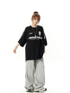 NA2992 ■size(cm) 着丈 肩幅 胸囲 袖丈 M 72 54 122 23 L 74 55 126 24 XL 76 56 130 25 2XL 78 57 134 26 ■model 162cm 40kg M Grunge Acubi, Simple Clothing, Bold Logo, Long T, Y2k Grunge, Striped Shorts, Line Design, Brunei, Simple Outfits