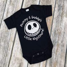 Mommy & Daddy's little nightmare. Black bodysuit, one-piece with white graphics. Christmas Outfit Ideas For Family, Nightmare Before Christmas Characters, Disney Baby Clothes, The Nightmare Before Christmas Jack, Goth Baby, Christmas Jack Skellington, Baby Life Hacks, Cool Baby Clothes, Nightmare Before Christmas Jack