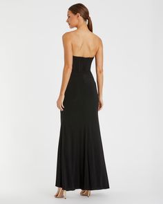 Confectionnée avec soin à partir de jersey, cette robe bustier est dotée d'un haut corseté et d'un décolleté en cœur flatteur. Avec son détail à la taille, cette robe accentuera votre silhouette et vous fera sentir magnifique. Parfaite pour les occasions formelles, cette robe offre à la fois style et confort.



 Ieena pour Mac Duggal

 Tissu Jersey (100% polyester)

 Entièrement doublé avec coussinets de poitrine intégrés




 Décolleté bustier avec un haut corseté

 Détail taille drapée jusqu Corseted Top, Destination Wedding Guest Dress, Fall Formal Dresses, Mac Duggal Dress, Black Tie Wedding Guests, Dress Night Out, Fall Wedding Guest Dress, Evening Dresses Cocktail, Holiday Party Dresses