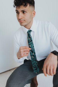 We pride ourselves in offering our customers some of the best skinny ties money can buy. Each DAZI tie is handmade from high quality imported fabrics. Features: Approx. 2.5" wide at the tip Approx. 58" in length 100% Cotton Double Windsor, Boys Ties, Cool Ties, Tall Guys, Fabric Swatches, Neck Tie, Lush, Cool Designs, Money