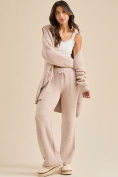 These teddy lounge pants are incredibly soft and cozy, featuring pockets and a drawstring for a comfortable fit. Lounge Wear Cute, Football Dress, Wfh Outfits, Matching Lounge Set, Rich Women Lifestyle, Cozy Clothes, Xmas Wishlist, Lounge Wear Set, Mini Outfit