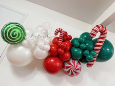 Christmas balloon garland decor! Perfect to any space or event!🎈 Christmas Grab And Go Balloon Garland, Holiday Balloon Garland, Christmas Balloon Garland Ideas, Winter Balloon Garland, Grab And Go Balloon Garland, Christmas Balloon Arch, Christmas Balloon Garland, Office Xmas Party, Garland For Christmas