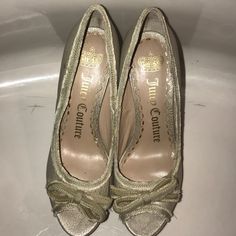 Women’s Juicy Cloture Shoes Beautiful Platform Heels Good With Cute Bow On Top Peep Toe Shoe New Without Box Size 8 Super Cute Shoe Gold Vintage Prom Shoes, Juicy Couture Heels, 90s Prom Heels, 2000’s Shoes, Bridgerton Shoes, Amazon Heels, Rich Shoes, Carrie Bradshaw Shoes, 2000s Shoes