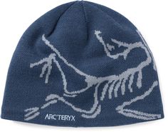 Featuring a large Arc'teryx logo on the front  the Arc'teryx Bird Head toque beanie adds spark to your winter style. Arte Bob Marley, Cool Beanies, Bird Head, Blue Beanie, Fibres Textiles, Mein Style, Mode Inspo, Cool Hats, Mode Streetwear