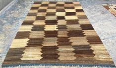 a brown and tan rug sitting on top of a floor