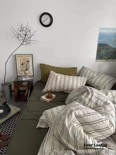 Sustainable Comfort with Ever Lasting: Your Guide to Eco-Friendly Bedding Materials | Room Decor Tips | Ever Lasting Blog Stripe Bedding, Minimal Vintage, Bedding Sets Grey, Wall Panels Bedroom, Striped Bedding