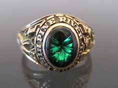 Vintage 1983s 10K Sold YG Emerald Cabochon Ladies Class Ring ...Marked 10K..Total of weights 6.1grams..Size 6 ...With 01 Emerald Cabochon 8 x 6mm (1.21ct)...It's in good condition Collectible Green 14k Stamped Jewelry, Vintage Engraved Ring With Cabochon For Anniversary, Formal Green Engraved Signet Ring, Vintage Engraved Cabochon Ring For Anniversary, Vintage Green Signet Ring With Polished Finish, Collectible 14k Gold Green Jewelry, Classic Green Engraved Signet Ring, Green Oval Signet Ring Collectible, Classic Green Engraved Jewelry