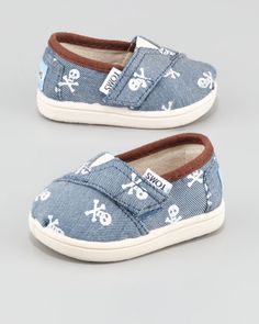 Chausson de corsaire Baby Toms, Everything Baby, Baby Outfits, Shoe Print, Cool Baby Stuff, Toms Shoes, Fashion Kids, Baby Love