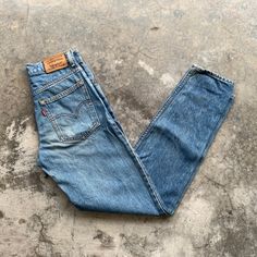 Everyday Fitted Distressed Jeans, Fitted Distressed Jeans For Everyday Wear, Pre-washed Fitted Denim Bottoms, Classic Fitted Faded Jeans, Vintage Mid-rise Jeans For Everyday, Fitted Faded Pre-washed Jeans, Classic Distressed Bottoms For Everyday, Fitted Pre-washed Denim Bottoms, Classic Faded Jeans For Everyday Wear