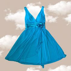 This is a lovely vintage 'Fit And Flare' halter midi dress in vivid turquoise from the late 90s/Y2K. It has an Asymmetrical layered cut, back tie, and pleated satin waist belt with a matching flower. This is a stunning piece for a special mood. Made in USA. Size: S ( yet its strechble - the maniqquin size M). the dress is in great vintage condition, clean, and preserved, with a minor feel of use on the satin part. ----------------------------------------------------------------------- TRACKED WO Y2k Dress, Layered Cut, Cache Dress, Dress Asymmetrical, Turquoise Dress, Halter Midi Dress, Late 90s, Fairy Grunge, Vintage Fits