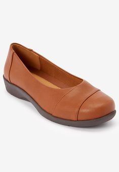 Lovely leather-like flats perfect for work or weekend wear. With comfort innovations like padded insoles and flexible, skid-resistant outsoles, Slip On Flats, Tunic Tank Tops, Outfit Inspiration Fall, Swimsuits For All, Leather Shops, Weekend Wear, 7 11, Fashion Flats, Womens Flats