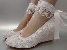 Wedding Shoes Wedge, Bridal Shoes Wedges, Off White Wedding, Unique Wedding Shoes, Wedge Wedding Shoes, Model Shoes, White Wedding Shoes, Prom Ideas, Open Toe Heels