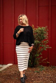 Striped Midi Skirt For Work, Chic Fitted Skirt With Striped Hem, Chic Knit Skirt With Lined Detail, Chic Knit Skirt With Lined Skirt, Chic Knit Skirt For Day Out, Casual Knit Skirt For Work, Chic Vertical Stripes Midi Skirt, Casual Striped Pencil Skirt, Chic Knit Mini Skirt