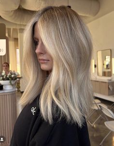 Outfit For Hair Appointment, Medium Blonde Haircuts, Blonde Hair Formula, Teasy Lights, Blonde Bronde, Medium Blonde Hair, Summer Blonde Hair, Neutral Blonde, Blonde Haircuts