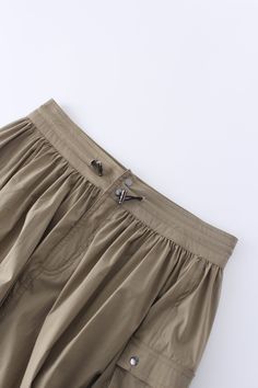 This Waist Pull Skirt-Khaki is a versatile addition to any wardrobe. Featuring a unique waist pull design, this skirt allows for a comfortable and flattering fit for everyone. Teen Skirts, Teen Top, Dresses For Teens, Winter Looks, Skirts For Sale, Kids Tops, Winter Collection, Summer Collection, Set Dress