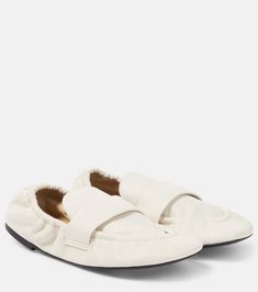 Glove leather slippers in beige - Proenza Schouler | Mytheresa Proenza Schouler Shoes, Bridal Bag, Red Accessories, Rings Jewelry Fashion, Classic Bags, Evening Shoes, Leather Slippers, Summer Accessories, Proenza Schouler