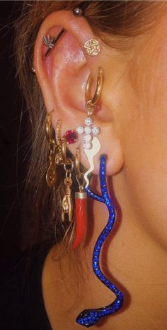 Funky Gold Earrings, Gaudy Earrings, Hippie Piercings, Dope Jewelry, Funky Jewelry, Jewelry Inspo, Mode Inspiration, Pretty Jewellery, Ear Jewelry