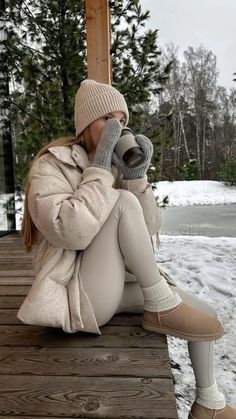 Neutral Snow Outfits, Colorado Christmas Outfit, Nordic Winter Outfits Women, Winter Snow Fashion Outfits, Cold Outfits Snow, White Toque Outfit, Winter Uggs Aesthetic, Winter Alaska Outfit, Snow Storm Outfit