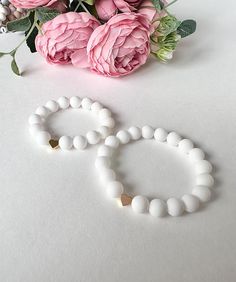 This is a beautiful set of matching mother/daughter beaded bracelets. These make a perfect gift for a mama and daughter duo, or any ladies who want to show their special connection. Matching with your little is always fun and these dainty bracelets make dressing up even more special! Made of: - Silicone White 9 mm beads - 18K gold plated heart bead - Elastic cord Each item is packed in a beautiful organza bag. It makes the perfect gift for Christmas, a baby shower, new mom, Mother's Day, bridal Mama And Daughter, Mother Daughter Bracelet Set, Bracelets Matching, Daughter Bracelet, Big Bracelets, Mother Daughter Bracelets, Mini Bracelet, Beads Bracelet Design, White Bracelets