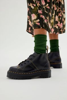 Dr Marten Chelsea Boots, 2000s Inspired Outfits, Dm Boots, Dr Martens Vintage, Shoes Wishlist, Chelsea Boots Outfit, Dr Martens Outfit, Prom Inspo, Wedding Shoes Bride