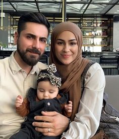 Styles Hijab, Hijab Black, Mother Daughter Pictures, Hijab Ootd, Wedding Hijab, Most Beautiful People