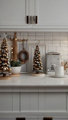 Transform your kitchen into a cozy Christmas wonderland with these easy and cute country kitchen cabinet Christmas decor ideas Discover simple rustic and elegant gold red and white DIY kitchen decorations perfect for creating a festive and inviting atmosphere in your apartment