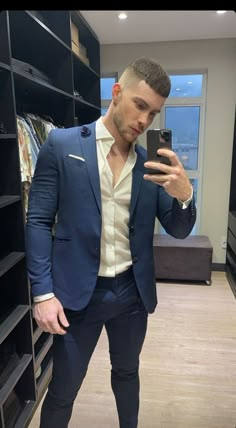 Suit Thirst Trap, Tight Suits Men, Business Attire For Men, Stylish Shirts Men, Mens Smart Casual Outfits, Formal Men Outfit, Best Dressed Man