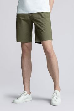 The Shorts in Olive are a 100% organic cotton tailored chino shorts available in slim and regular build. A modern classic and essential in any wardrobe