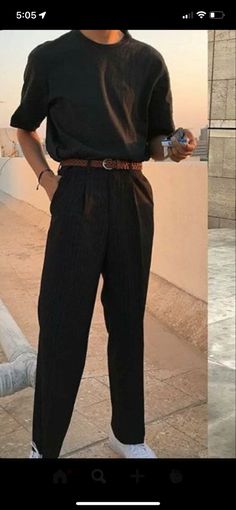 Black Pleated Pants Outfit Men, Business Casual Outfits Men Aesthetic, Black Linen Pants Outfit Men, Italian Mens Fashion Classy, Black Slacks Outfit Men, Pleated Pants Outfit Men, Black Pleated Pants Outfit, Cropped Pants Men Outfit, Black Slacks Outfit Casual