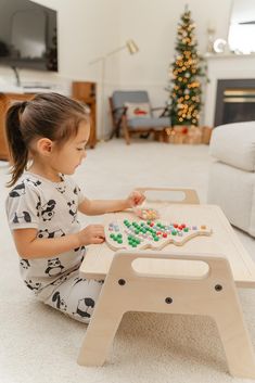 The Montessori-Inspired Activity Tray is a small wooden tray table that is mobile and can be placed anywhere for little ones to have their own play area. Perfect for sensory play doh, coloring books, setting up tea parties, or playing with Blueberry and Third's Activity Rainbow/Rocketship Boards! The Activity Tray features a sturdy and child-friendly design, built from high-quality, sustainably sourced materials. Its compact size allows for easy placement in playrooms, bedrooms, or preschool cla Small Montessori Bedroom, Sensory Play Table, Montessori Stations, Montessori Work, Small Wooden Tray, Table Laptop, Montessori Playroom, Independent Play, Activity Board