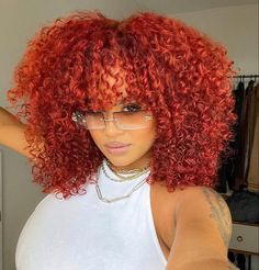 Copper Ombre Curly Hair, Red Blonde Curly Hair, Burgundy And Ginger Hair, Curly Ginger Hair Black Women, Red Curly Hair Highlights, Red Curly Hair Black Women, Curly Bob Haircut, Curly Bob Haircuts, Pixie Haircut Ideas