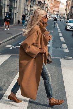 Outwear Fashion, Trench Coat Outfit, Tan Coat, Women Overcoat, Coat Outfits, Looks Chic, 가을 패션, Outfits Casuales, Winter Women