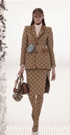 Balenciaga Collaboration, Gucci Aria, Professional Work Outfit, Runway Fashion Couture, Vintage Suits, 100th Anniversary, 2022 Fashion, Italian Fashion Designers, Fall Collection