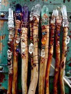 Pagan Crafts, Witchy Crafts, Witch Aesthetic, Witchy Woman, Crystal Wand, Witchy Vibes, Magic Wand, Walking Sticks, Dragon Age