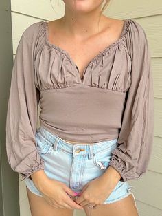 Flowy tie front top! Model is wearing a size small Beach Tops, Front Tie Top, Beach Girl, Girl Top, Top Model, Aesthetic Clothes, Size Small, How To Wear, Clothes